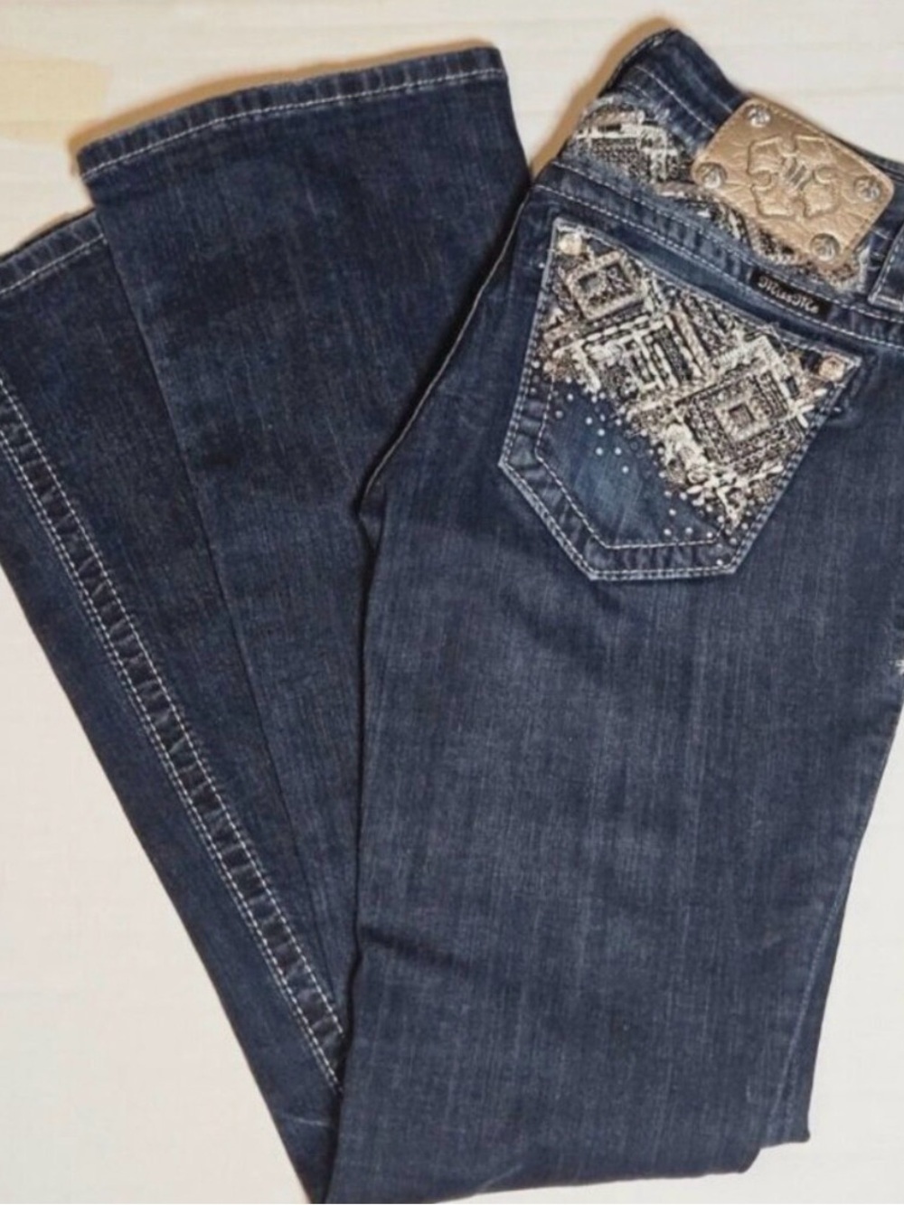 Miss Me Boot Cut Jeans Size 27.
Gold Back Tag With Gold & Silver Beading
